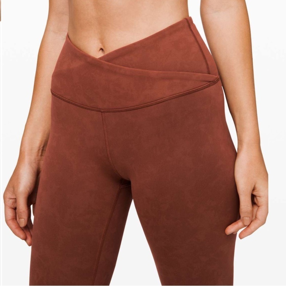 Lululemon Always On High-Rise Everlux 28"
In Sky Wash Rustic Clay Size 6 81 - Picture 3 of 7